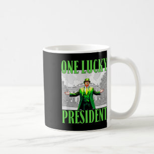 Caneca De Café Um Presidente Sortudo Trump Dia de São Patrício Ir
