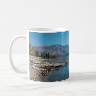 Caneca De Café Uma Árvore em um Lago
