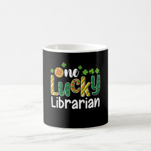 Caneca De Café Uma Bibliotecária Sortuda Dia de São Patrício na E