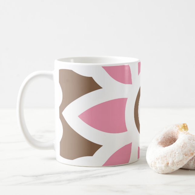 Caneca De Café uma flor rosa sobre fundo castanho (Com Donut)