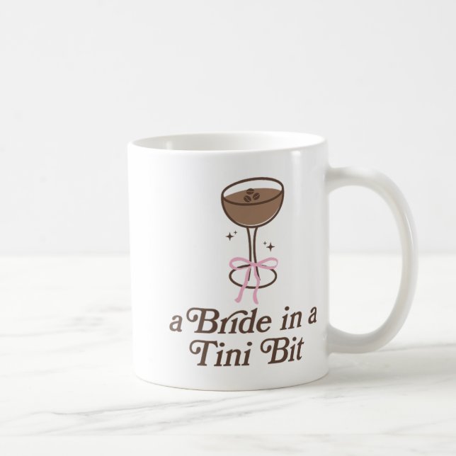 Caneca De Café Uma Noiva Num Laço De Cauda Minúscula Coquete Desp (Direita)