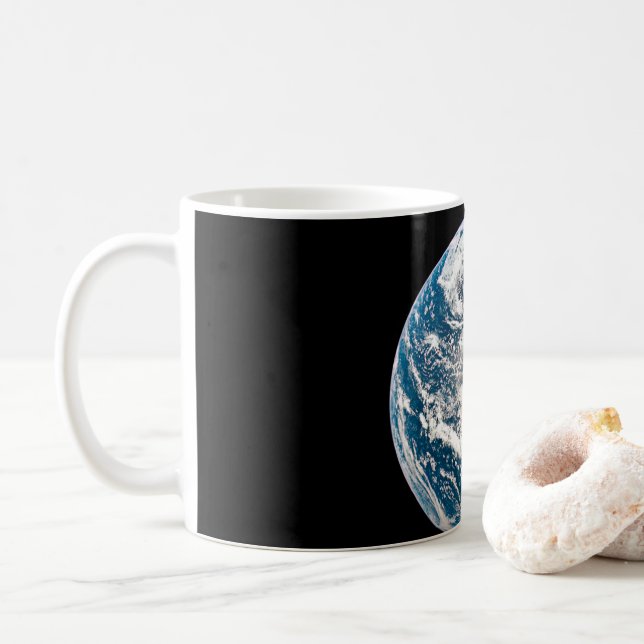 Caneca De Café Uma Terra Tirada Da Nave Espacial Apollo 10. (Com Donut)