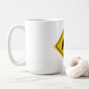 Caneca De Café Urso artístico de SlipperyJoe cruzando sinal gay