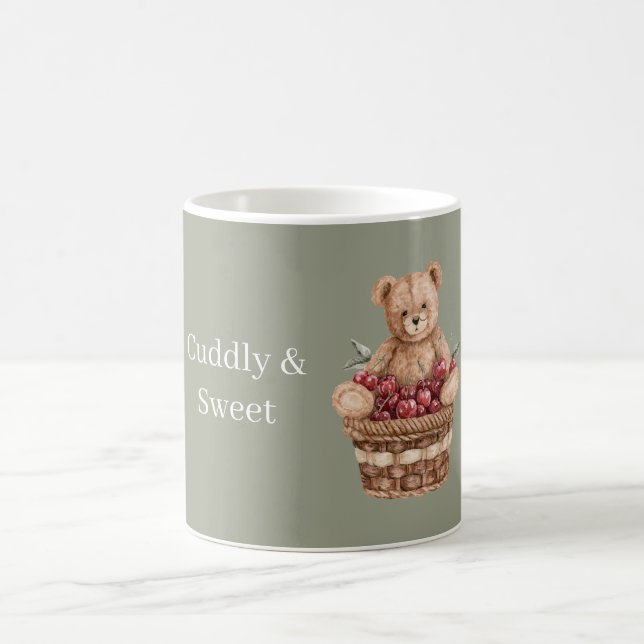 Caneca De Café Urso de Cereja numa Cesta (Centro)