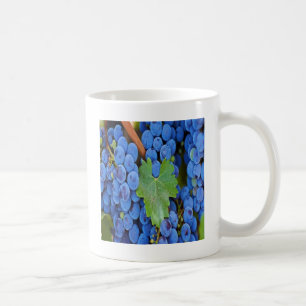 Caneca De Café Uvas numa Vinha