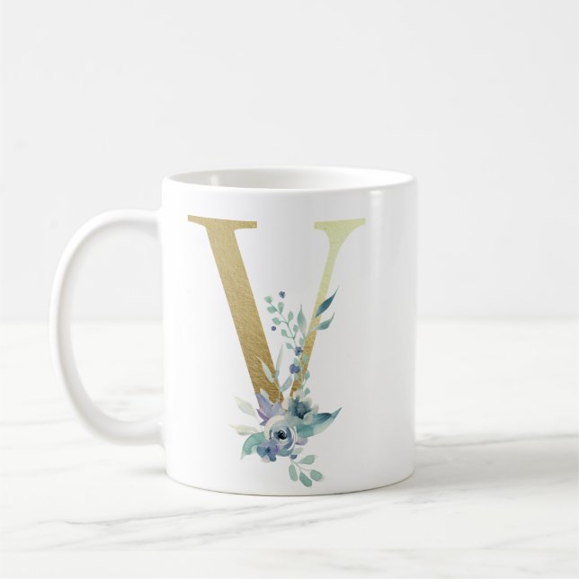 Caneca De Café V ouro inicial com folhagem floral azul (Esquerda)