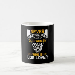 Caneca De Café Velhinha que é Dog Lover