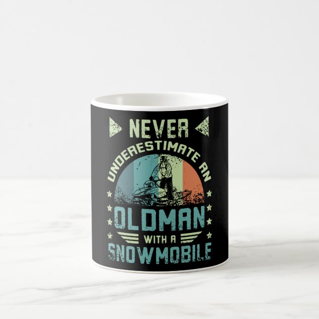 Caneca De Café Velho Em Um Movimento De Neve (Centro)