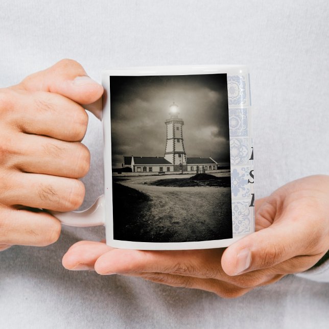 Caneca De Café Velho farol em uma noite de tempestade (Old lighthouse on a storm night. coffee mug)