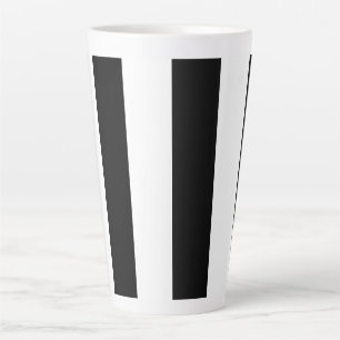 Caneca de café vertical listrada a preto e branco