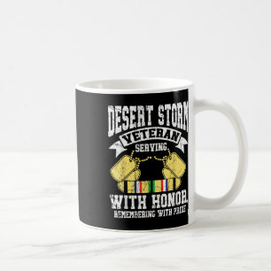 Caneca De Café Veterano Da Tempestade Do Deserto Servindo Com A H