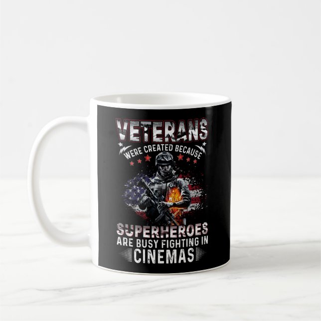 Caneca De Café Veteranos Porque Super-Heróis Ocupados em Cinemas (Esquerda)