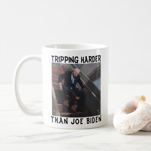 Caneca De Café Viajando Mais Que Joe Biden (Com Donut)