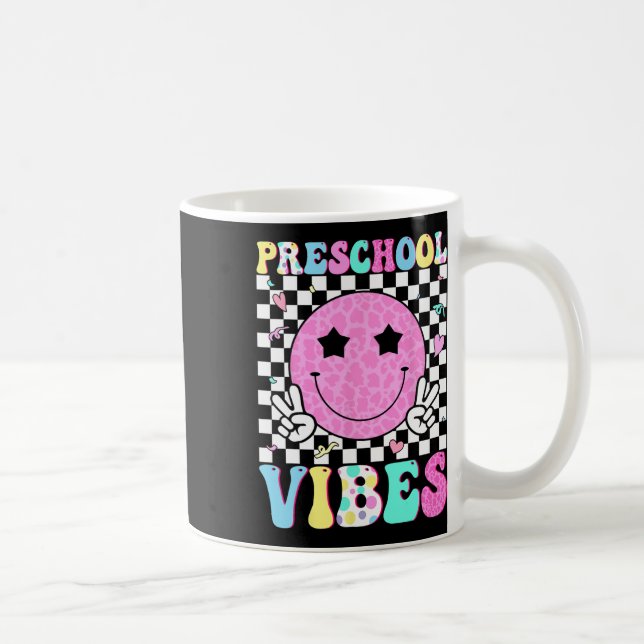Caneca De Café Vibrações de Pré-Escola Rosto Sorridente De Volta  (Direita)