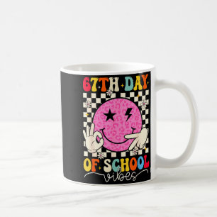 Caneca De Café Vibrações do 67º dia de aula Engraçado Seis Sete 6