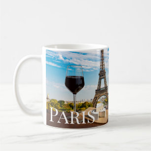 Caneca De Café Vidro de vinho com queijo ceroso na torre Eiffel