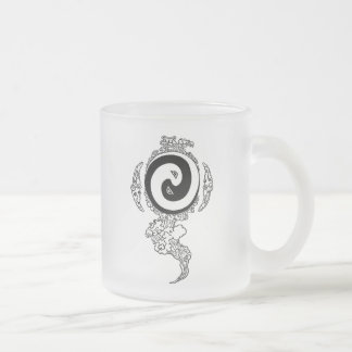 Caneca De Café Vidro Jateado A tartaruga do cobra, taoísta estuda o logotipo do