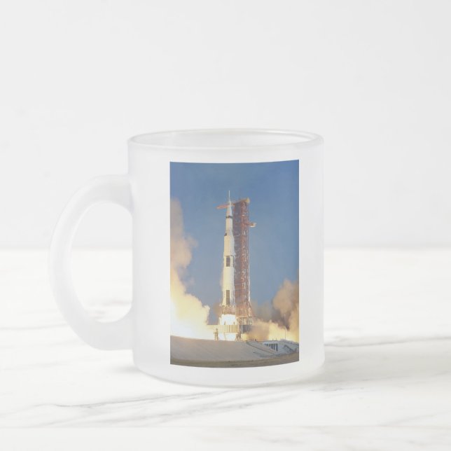 Caneca De Café Vidro Jateado A Terra agita como Saturno V irradia Skyward em Lu (Esquerda)