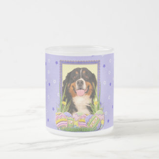 Caneca De Café Vidro Jateado Biscoitos do ovo da páscoa - cão de montanha de