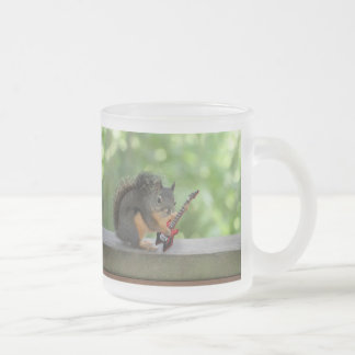 Caneca De Café Vidro Jateado Esquilo que joga a guitarra elétrica