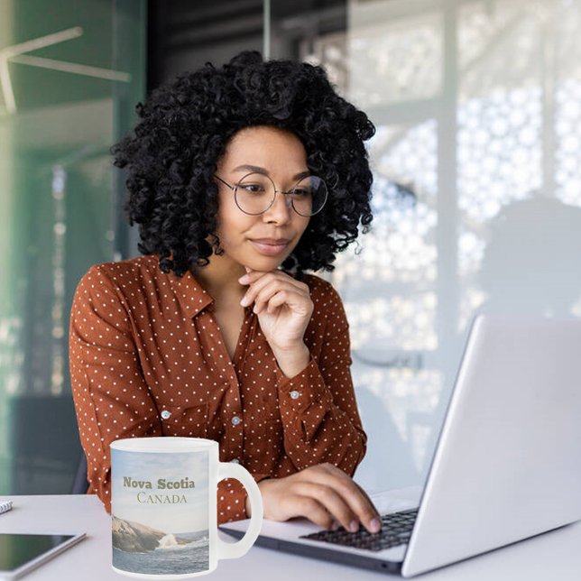 Caneca De Café Vidro Jateado Farol de Peggys Point Atlantic Canadá (Criador carregado)
