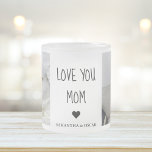 Caneca De Café Vidro Jateado Foto de Colagem Moderna Te Ama Mãe Melhor Presente<br><div class="desc">Se você está procurando por um presente sincero e significativo para mostrar seu amor e apreço pela sua mãe, uma foto moderna de colagem poderia ser uma escolha excelente. Uma foto moderna de colagem é uma maneira única e criativa de mostrar suas memórias favoritas com sua mãe. Geralmente envolve a...</div>