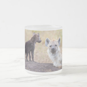 Caneca De Café Vidro Jateado Hyena com uma jovem