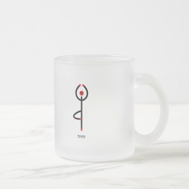 Caneca De Café Vidro Jateado Imagem de yoga de árvore com texto sânscrito. (Direita)