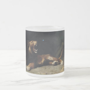 Caneca De Café Vidro Jateado Instantâneo de leões em uma borboleta