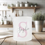 Caneca De Café Vidro Jateado Monograma de Nome Personalizado Moderno - Rosa<br><div class="desc">Monograma de Nome Personalizado Moderno - Rosa</div>
