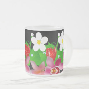 Caneca De Café Vidro Jateado Morangos vermelhos com orquídeas brancas e flores