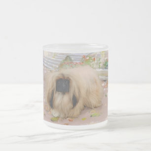 Caneca De Café Vidro Jateado Pequinês Mel em Ambiente Floral