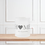 Caneca De Café Vidro Jateado Presente Personalizado da Família Doméstica Mínima<br><div class="desc">Bem-vindos à nossa coleção da Família Mínima Moderna em Zazzle - o destino perfeito para presentes personalizados que elevam a sua casa e celebram laços familiares. Nossa seleção cuidadosamente organizada de produtos combina perfeitamente o design contemporâneo com o calor da família, criando um toque único e na moda para seus...</div>