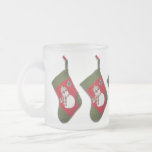 Caneca De Café Vidro Jateado Snowman Xadrez Scarf Christmas Stocks<br><div class="desc">Esta design de caneca de Natal mostra uma fotografia de uma meia vermelha e verde com um adorável boneco de neve vestido com um lenço de xadrez sazonal e um chapéu. Clique em Personalizar para adicionar texto em um estilo de fonte, cor e tamanho preferidos. Em Personalizar! para selecionar uma...</div>