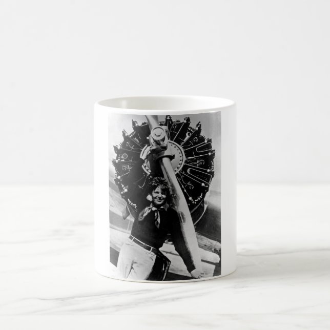 Caneca De Café Vintage Amelia Earhart Foto (Centro)