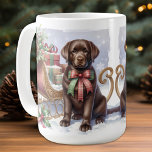 Caneca De Café Vintage Labrador Retriever Christmas Puppy Dog<br><div class="desc">Apresentando nossa charmosa caneca de café com o amado Labrador Retriever, a tempo da temporada de festas! Perfeito para amantes de cães, esta caneca está disponível em opções de labrador preto, amarelo ou chocolate, para que você possa escolher seu favorito. Nossa caneca oferece designs festivos para escolher, incluindo uma cena...</div>