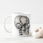 Caneca De Café Vintage Science Anatomia Humana, Crânio Antiquado<br><div class="desc">Ilustração de safra da saúde humana e desenho de anatomia que apresenta um fechamento do crânio mostrando as diferentes partes do crânio,  tomadas oculares,  dentes e coluna vertebral. design excelente para geeks de ciência e biologia.</div>