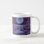Caneca De Café Vintage Science Ficting Earth Rover Aliens na Lua<br><div class="desc">Ilustração vintage de aliens futuristas e robôs de ficção científica apresentando um clássico design de quadrinhos de 50. Design de ficção científica retrô com astronautas alienígenas em um planeta estrangeiro com veículo espacial, lunar ou lua e olhando para a Terra e o espaço exterior e acenando. Um céu escuro com...</div>