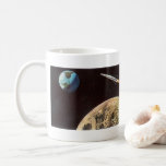 Caneca De Café Vintage Science Fiction, Rocket Ship Over the Moon<br><div class="desc">Vintage ilustra viagem futurista e transporte Ciência Ficção imagem espacial. Um design de estilo quadrinho retrô sci fi apresentando uma nave-fogueira voando no espaço sobre a lua e voltando para a Terra do planeta no futuro.</div>