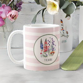 Caneca De Café Vintage Wildflower e nome em Dusty Pink Stripes