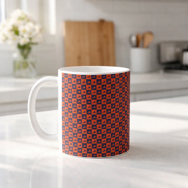 Caneca De Café Virginia Pattern Checkerboard Orange Blue (A mug with an orange and blue pattern featuring the US state of Virginia.)