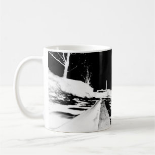 Caneca De Café Vista à terra de trilhas da estrada de trilho -