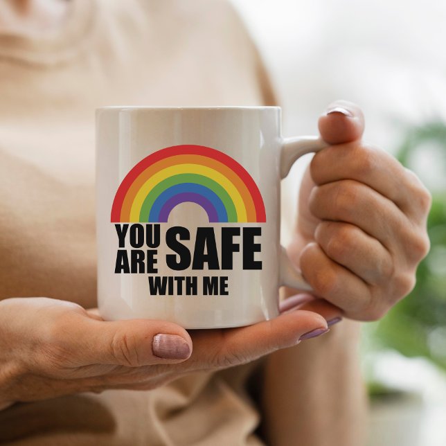Caneca De Café Você Está Seguro Comigo LGBTQ Rainbow Prie (Criador carregado)