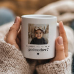 Caneca De Café Você Será Minha Madrinha Proposta Fotográfica?<br><div class="desc">Procurando uma maneira doce e significativa de pedir a um amado que seja a madrinha do seu bebê? Esta design de caneca moderna e minimalista é a maneira perfeita de pop da questão! Quer você esteja perguntando a um membro da família ou amigos próximos, esta etiqueta ajuda você a criar...</div>