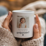 Caneca De Café Você Será Minha Proposta Fotográfica De Padrões<br><div class="desc">Procurando uma maneira doce e significativa de pedir a um amado que seja o padrinho do seu bebê? Esta design de caneca moderna e minimalista é a maneira perfeita de pop da questão! Quer você esteja perguntando a um membro da família ou amigos próximos, esta etiqueta ajuda você a criar...</div>