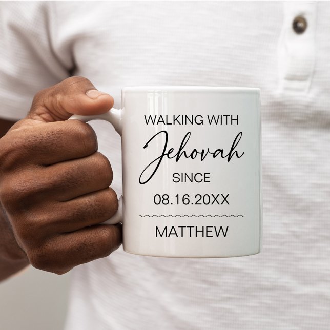 Caneca De Café Walking with Jehovah Since Black and White (Criador carregado)