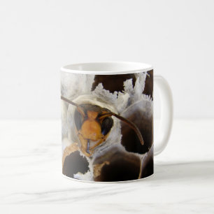 Caneca De Café Wasp Emergindo Do Inseto Nest