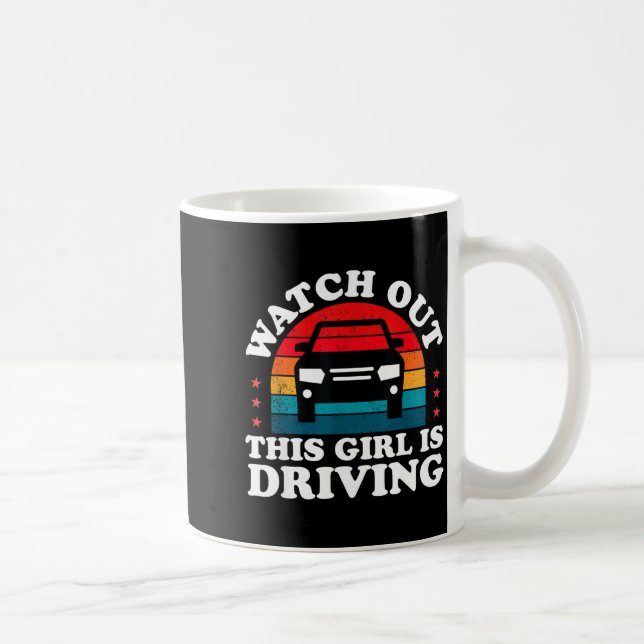 Caneca De Café Watch Out This Girl Is Driving Funny New Driver Gi (Direita)