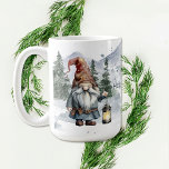 Caneca De Café Watercolor Winter Christmas Gnomo<br><div class="desc">Aproveite seu café matinal nesta temporada de festas com uma Caneca de Natal Watercolor. Mug design apresenta um alegre gnomo de Natal segurando uma lanterna iluminada com um fundo florestal de montanha com neve caindo. Itens adicionais de presentes e feriados disponíveis com este design também.</div>