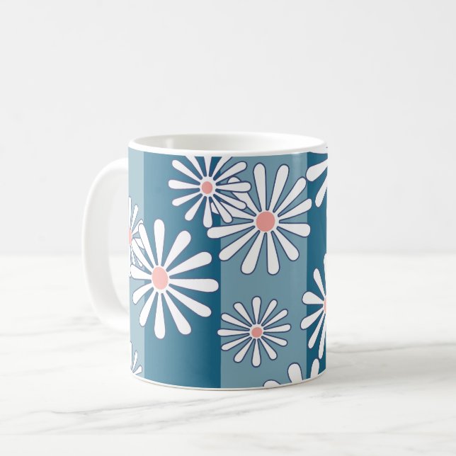 Caneca De Café White chamomile flowers on striped blue background (Frente Esquerda)